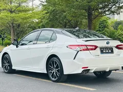 2023 Toyota Camry Hybrid 2.5HS Fashion, белый — фото 4