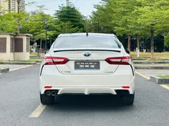 2023 Toyota Camry Hybrid 2.5HS Fashion, белый — фото 5