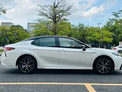 2023 Toyota Camry Hybrid 2.5HS Fashion, белый — фото 8