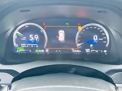 2023 Toyota Camry Hybrid 2.5HS Fashion, белый — фото 19