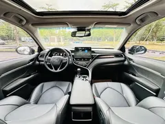 2023 Toyota Camry Hybrid 2.5HS Fashion, белый — фото 22