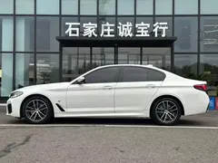2022 BMW 5 Series 525i M Sport Package, белый — фото 4