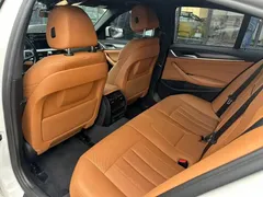 2022 BMW 5 Series 525i M Sport Package, белый — фото 7