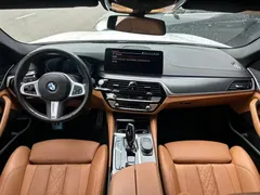 2022 BMW 5 Series 525i M Sport Package, белый — фото 8