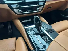 2022 BMW 5 Series 525i M Sport Package, белый — фото 9