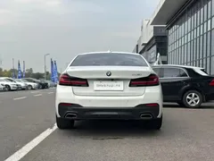 2022 BMW 5 Series 525i M Sport Package, белый — фото 15