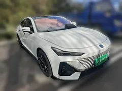2023 Changan UNI-V 1.5T Premium, белый — фото 3