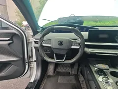 2023 Changan UNI-V 1.5T Premium, белый — фото 11