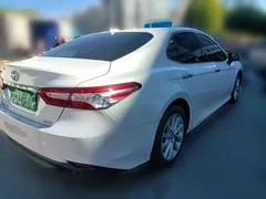 2021 Toyota Camry 2.0G Luxury, белый — фото 4