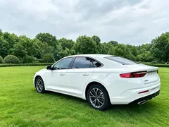 2023 Geely Preface 1.5TD, белый — фото 4