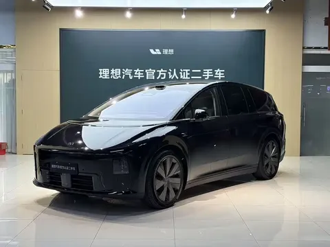 2025 Li Auto i8 Standard