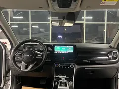 2023 Kia Seltos 1.5L CVT Luxury, белый — фото 13