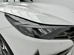 2022 Hyundai Elantra 1.5L CVT LUX Premium, белый — фото 10