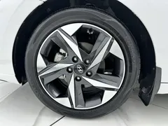 2022 Hyundai Elantra 1.5L CVT LUX Premium, белый — фото 12