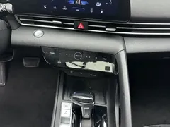 2022 Hyundai Elantra 1.5L CVT LUX Premium, белый — фото 19