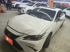 2022 Lexus ES 200 Excellence, белый — фото 1