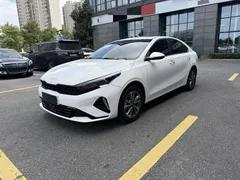 2023 Kia Cerato 1.5L CVT Luxury, белый — фото 1