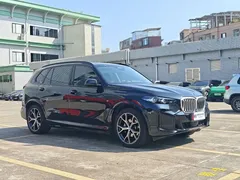 2023 BMW X5 30Li Premium M Sport Night Package, чёрный — фото 3