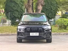 2021 Audi Q7 55 TFSI quattro S line Premium, чёрный — фото 2