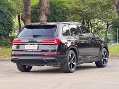 2021 Audi Q7 55 TFSI quattro S line Premium, чёрный — фото 5