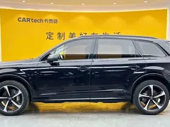 2021 Audi Q7 55 TFSI quattro S line Sport, чёрный — фото 7