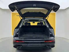 2021 Audi Q7 55 TFSI quattro S line Sport, чёрный — фото 11