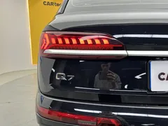 2021 Audi Q7 55 TFSI quattro S line Sport, чёрный — фото 12