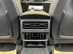 2021 Audi Q7 55 TFSI quattro S line Sport, чёрный — фото 44