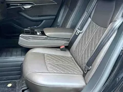 2022 Audi A8L 50 TFSI quattro Comfort Collector's Edition, чёрный — фото 10