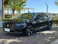 2023 Volkswagen Passat 330TSI Luxury, чёрный — фото 1
