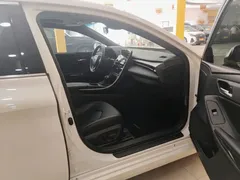 2021 Toyota Avalon 2.5L Luxury, белый — фото 7