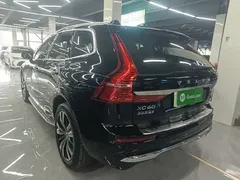 2023 Volvo XC60 T8 PHEV Long Range 4WD Luxury, чёрный — фото 5
