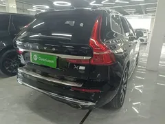 2023 Volvo XC60 T8 PHEV Long Range 4WD Luxury, чёрный — фото 7