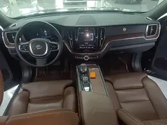 2023 Volvo XC60 T8 PHEV Long Range 4WD Luxury, чёрный — фото 10