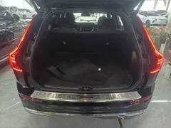 2023 Volvo XC60 T8 PHEV Long Range 4WD Luxury, чёрный — фото 19