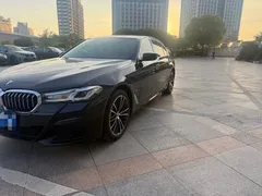 2021 BMW 5 Series 530Li Leading M Sport Package, чёрный — фото 2