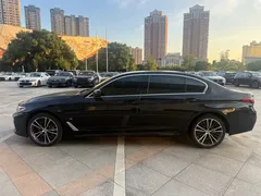 2021 BMW 5 Series 530Li Leading M Sport Package, чёрный — фото 3