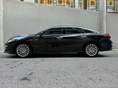 2022 Toyota Avalon Hybrid 2.5L XLE Premium, чёрный — фото 3