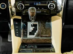 2021 Toyota Alphard Hybrid 2.5L Premium, белый — фото 15