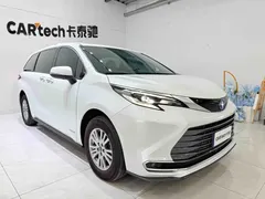 2021 Toyota Sienna 2.5L Hybrid Premium, белый — фото 3