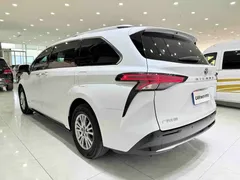 2021 Toyota Sienna 2.5L Hybrid Premium, белый — фото 4