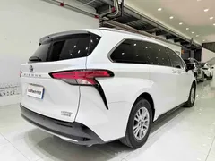 2021 Toyota Sienna 2.5L Hybrid Premium, белый — фото 6