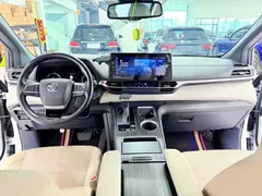 2021 Toyota Sienna 2.5L Hybrid Premium, белый — фото 8