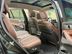 2023 BMW X7 xDrive40i Luxury Package, чёрный — фото 6