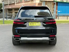 2023 BMW X7 xDrive40i Luxury Package, чёрный — фото 8