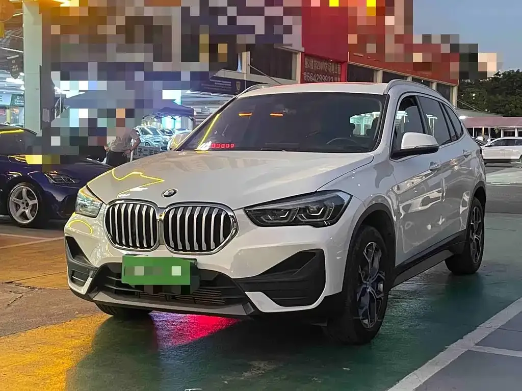2021 BMW X1 Leading