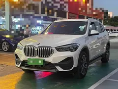 2021 BMW X1 Leading, белый — фото 1