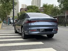2024 BYD Qin PLUS Honor DM-i PHEV 55km Leading, синий — фото 12