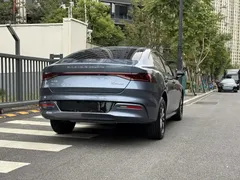 2024 BYD Qin PLUS Honor DM-i PHEV 55km Leading, синий — фото 14