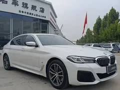 2022 BMW 5 Series 525Li M Sport Package, белый — фото 3